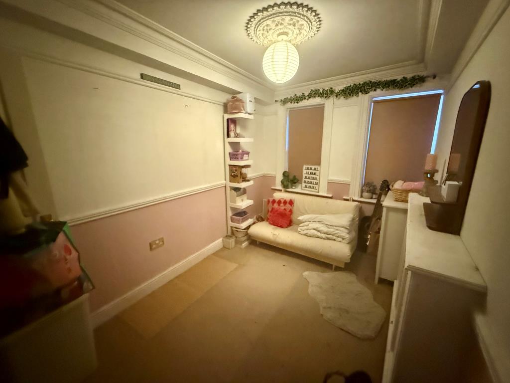 Lot: 83 - LOWER GROUND FLOOR FLAT FOR INVESTMENT - Bedroom 2